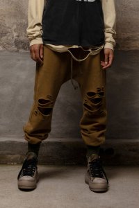 SHREDDED CROTCH SWEATPANT - OLIVE